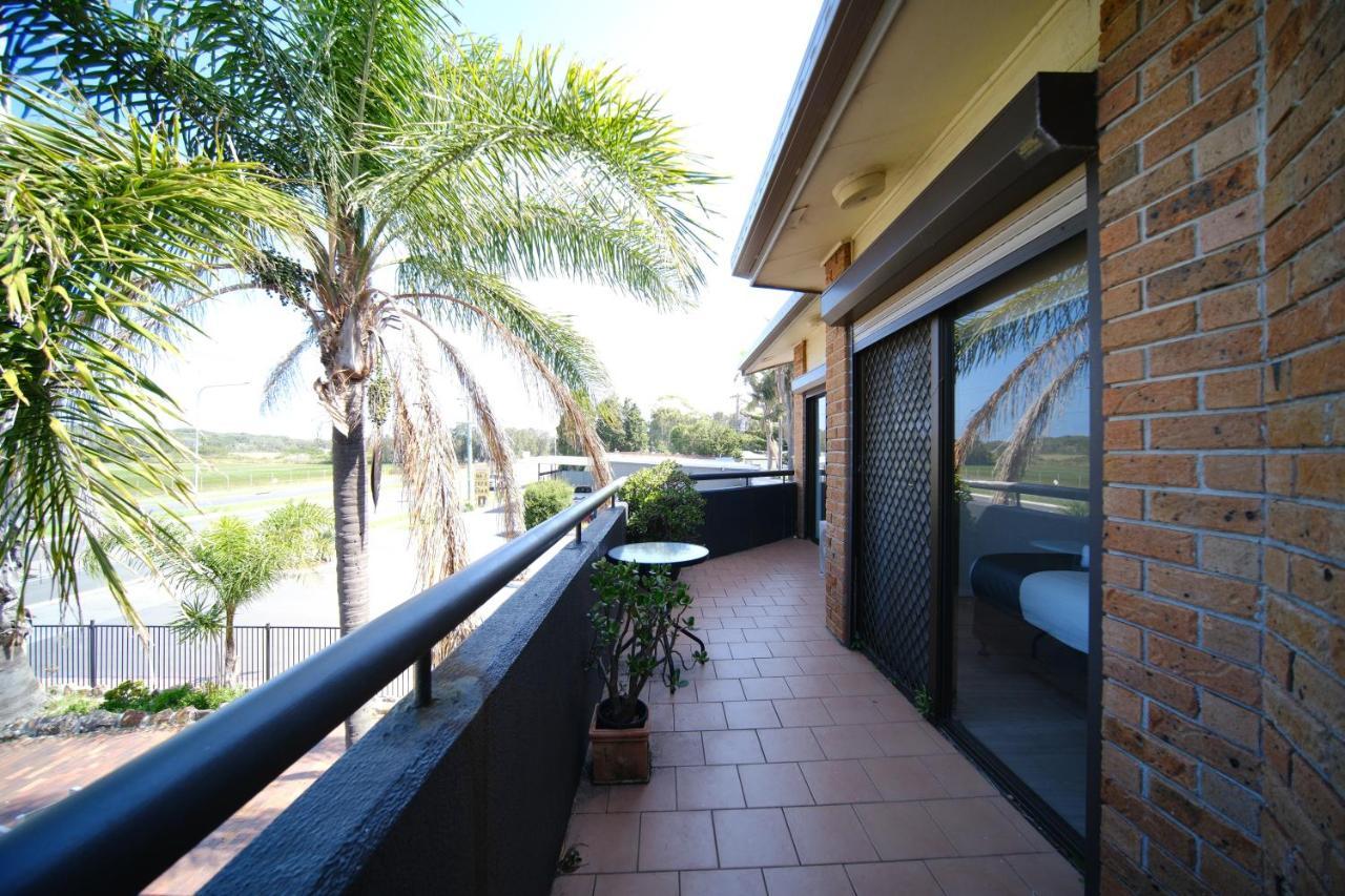 Lakeside Inn Wollongong Primbee Extérieur photo